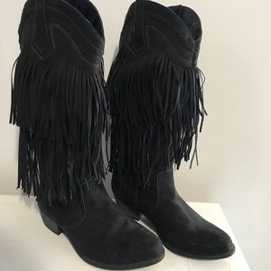 Black pointy toe cowboy cowgirl boots fringe